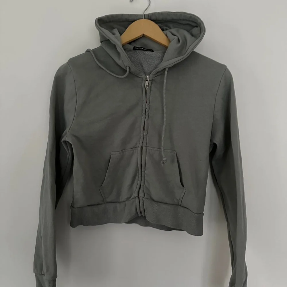 Brandy Melville Cropped Zip Hoodie - Blueish Gray - Picture 3 of 8